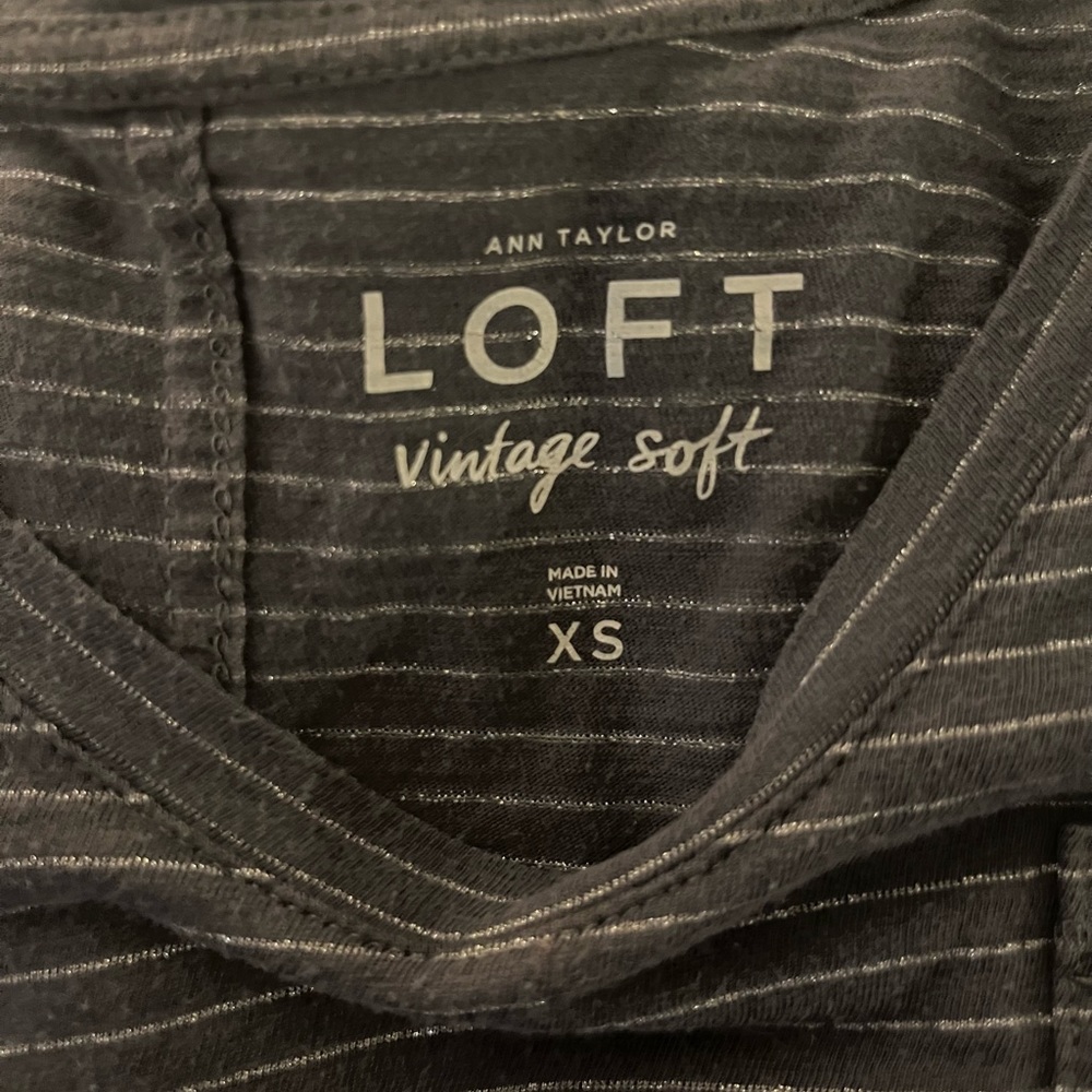 Ann Taylor Loft Vintage Soft Gray Silver Striped Pocket Tee Size XS - Picture 4 of 4